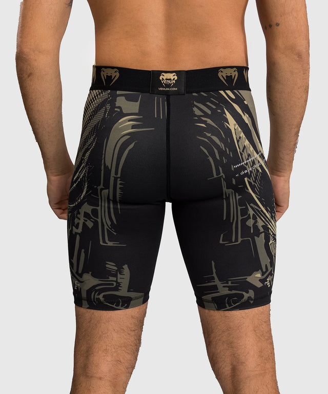 Pantaloncini a compressione Venum Invader – Nero/Sabbia