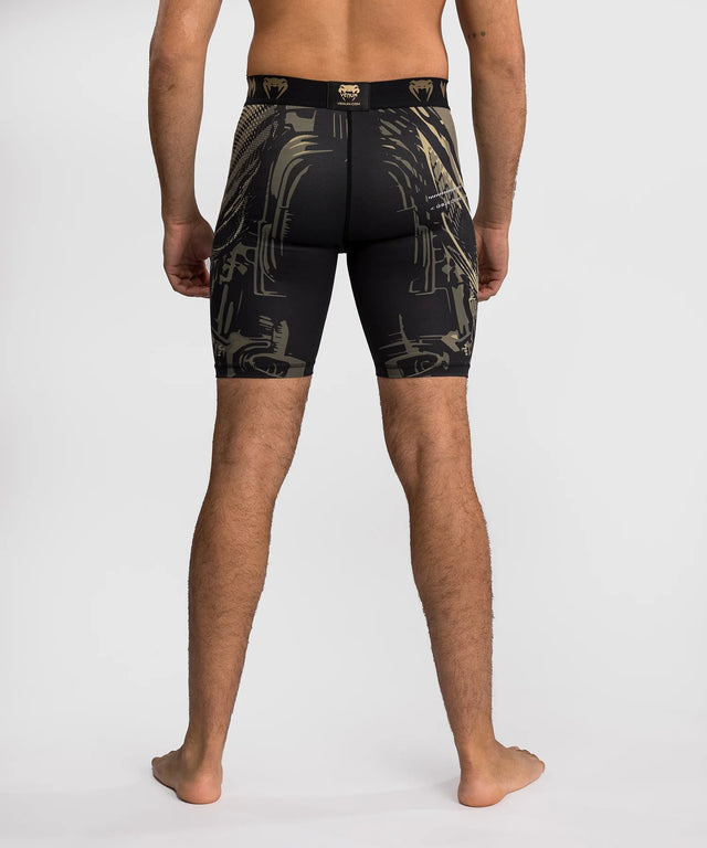 Pantaloncini a compressione Venum Invader – Nero/Sabbia