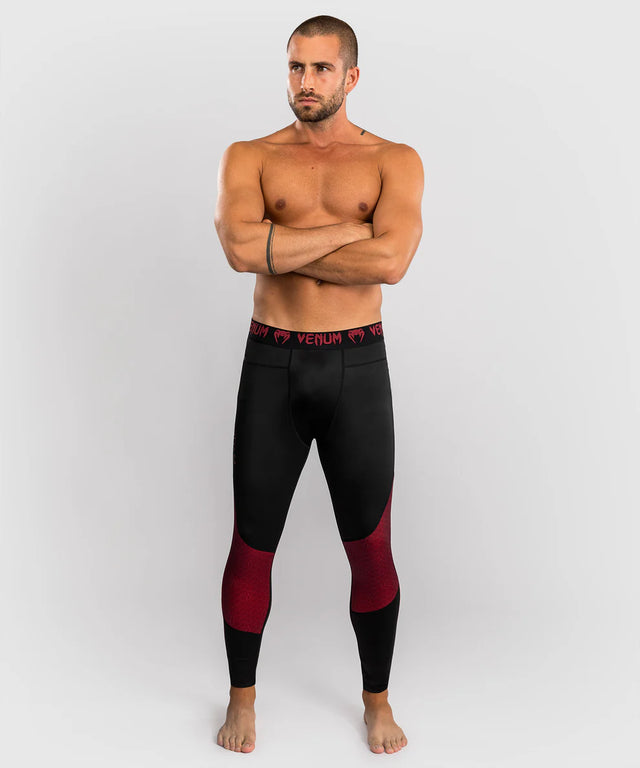 Venum x Assassin's Creed Shadows Spats – Burdeos/Negro