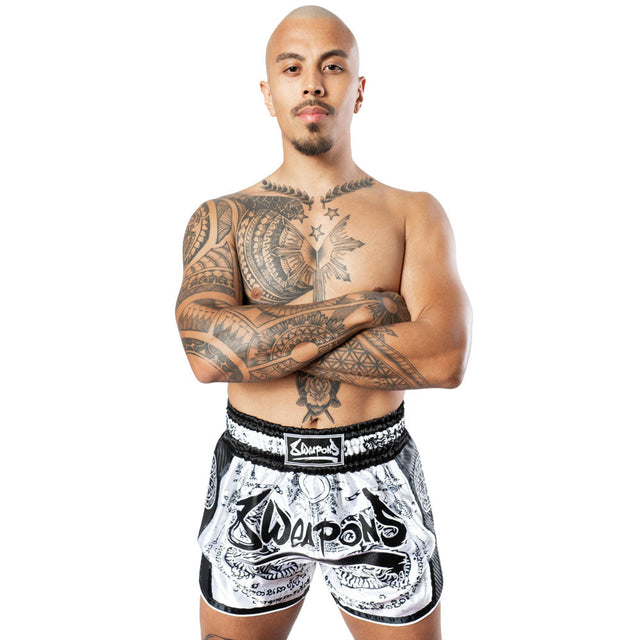 Calções de Muay Thai 8 WEAPONS Carbon Sak Yant Tigers – Branco