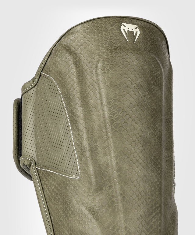 Espinilleras Venum Impact Evo Scales – Verde militar