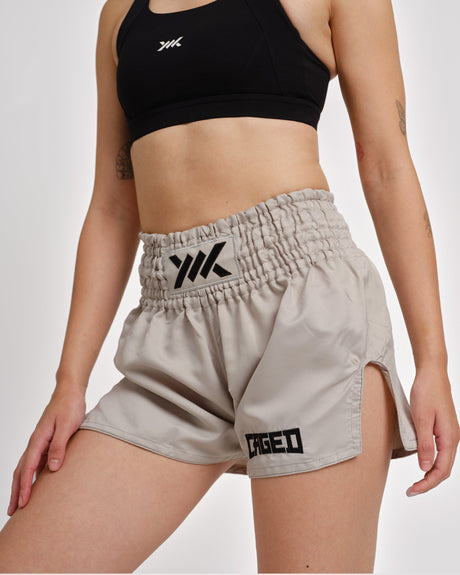Pantaloni scurți Muay Thai Caged Classic – Gri deschis/Negru femei