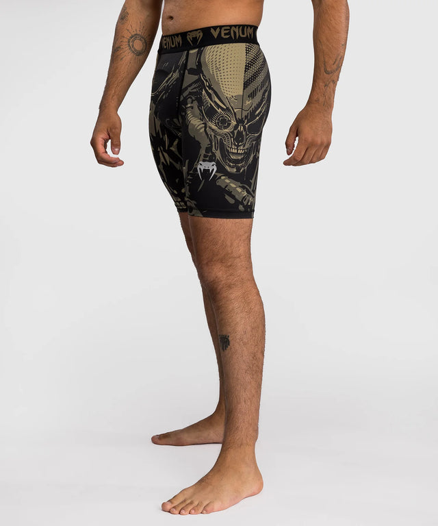Pantaloncini a compressione Venum Invader – Nero/Sabbia