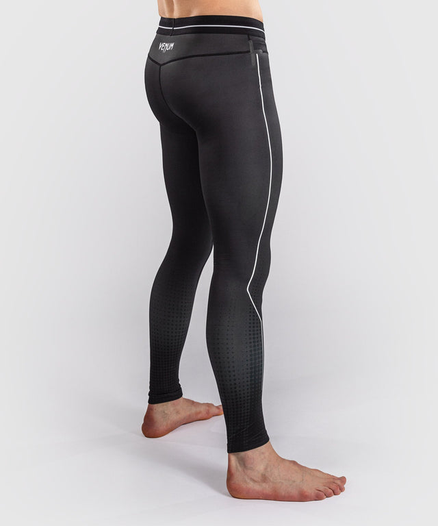Pantaloncini a compressione Venum Stealth – Nero/Bianco