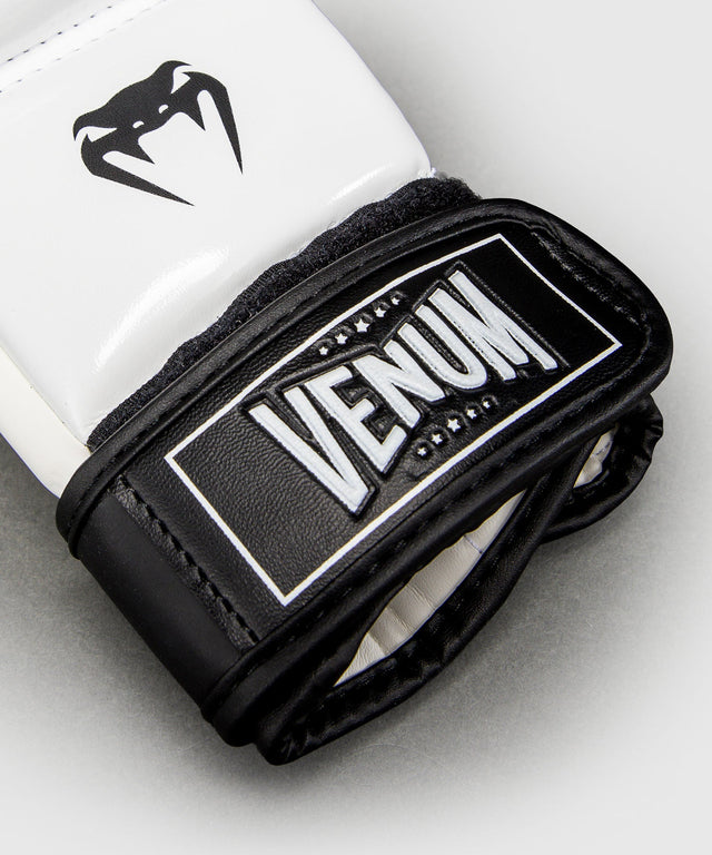 Luvas de MMA Venum Attack 2.0 – Preto/Branco