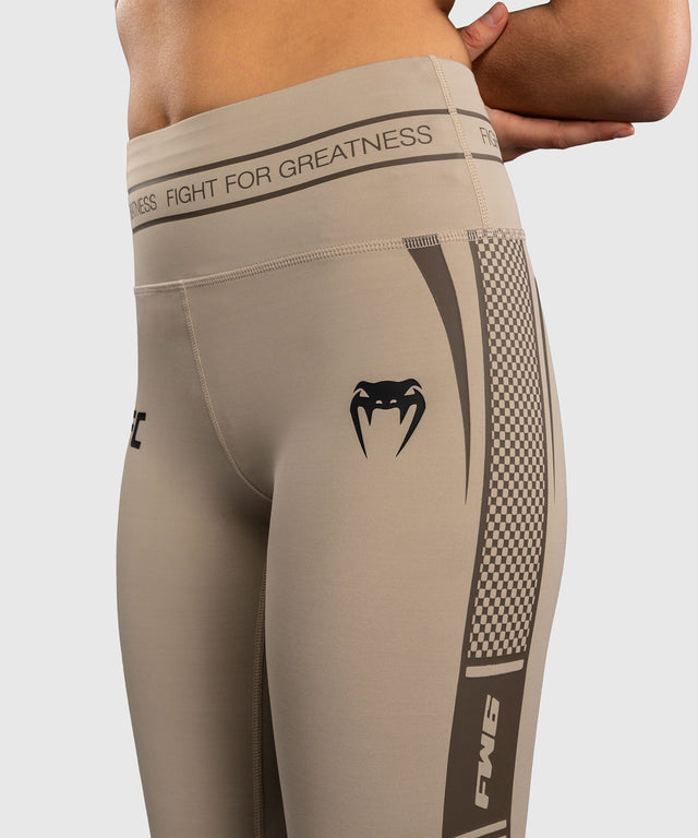 Pantaloncini a compressione Venum UFC Unity da donna – Sabbia