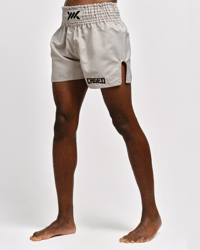 Pantaloni scurți Caged Muay Thai Classic – Gri deschis/Negru