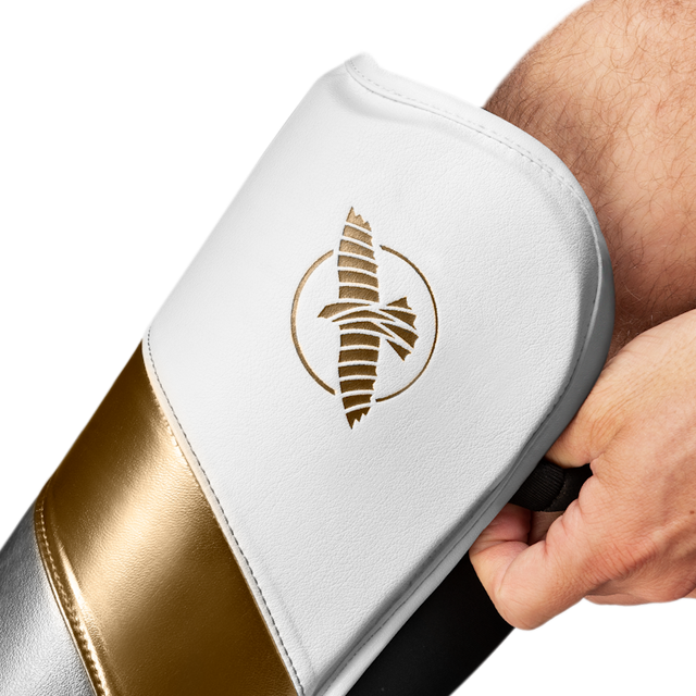 Caneleiras Hayabusa T3 Full – Branco/Ouro