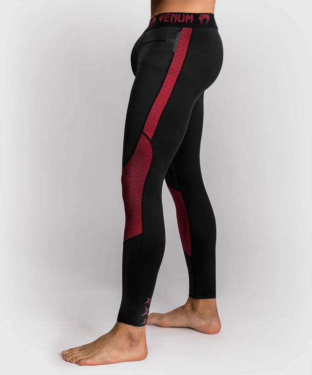 Venum x Assassin's Creed Shadows Spats – Burdeos/Negro