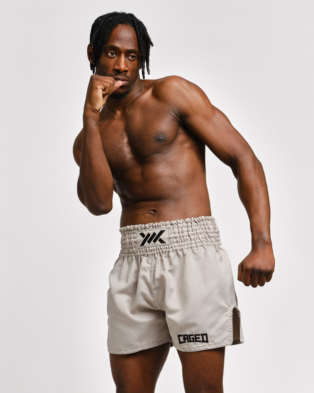 Pantaloni scurți Caged Muay Thai Classic – Gri deschis/Negru