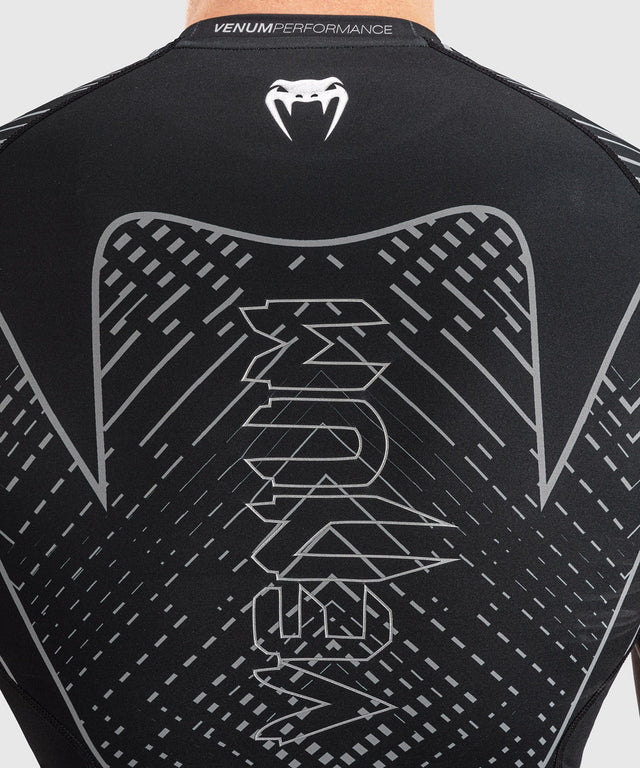 Rashguard Venum Midnight Fury Mangas Curtas – Preto/Cinzento/Prata