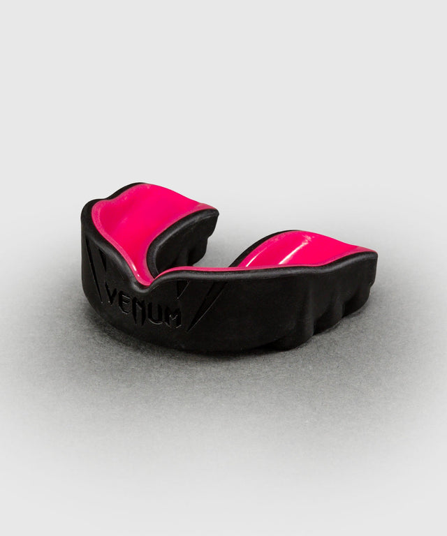 Protector bucal Venum Challenger – Negro/Frambuesa