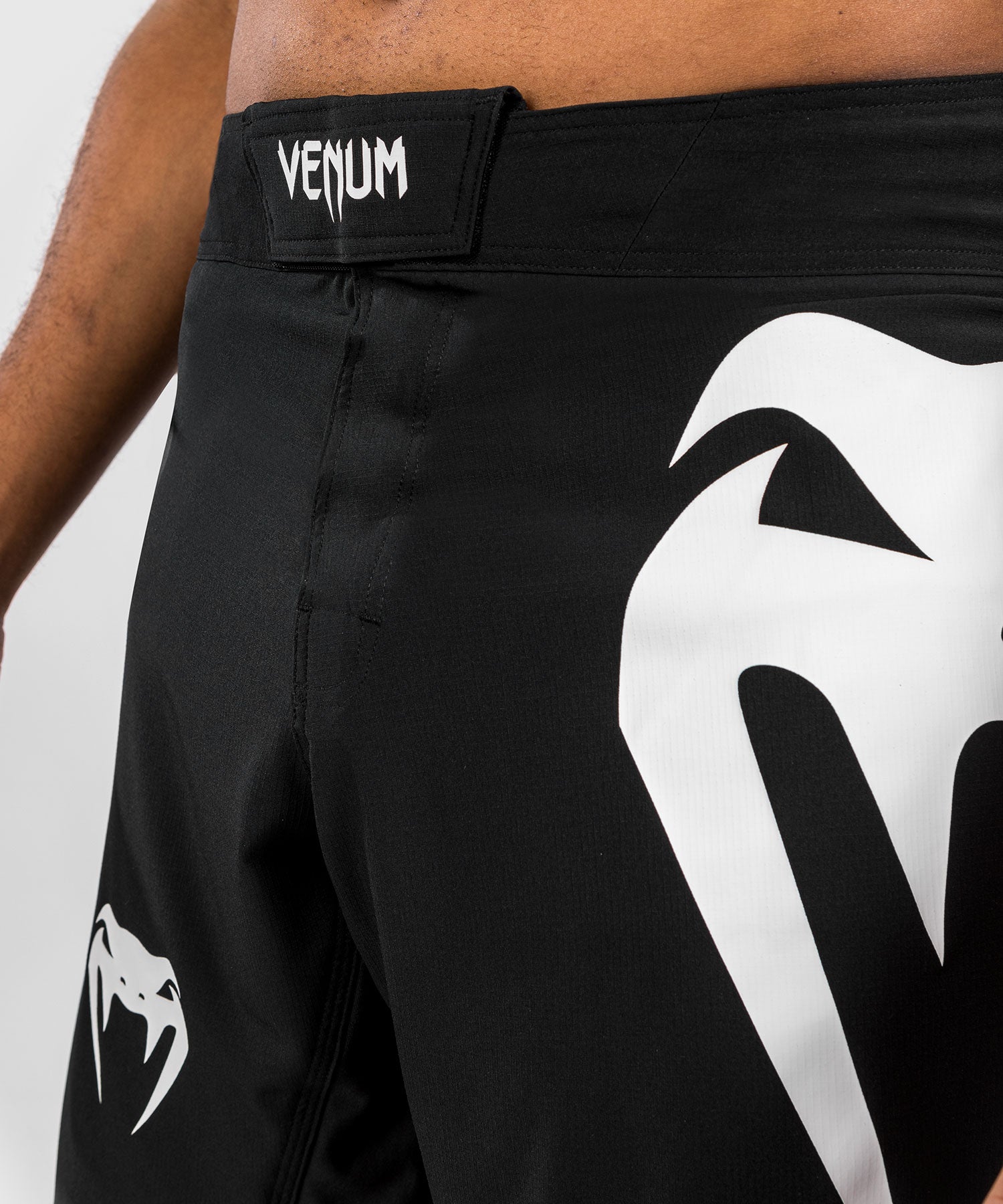 Venum MMA-shorts Light 5.0 – Sort/Hvid