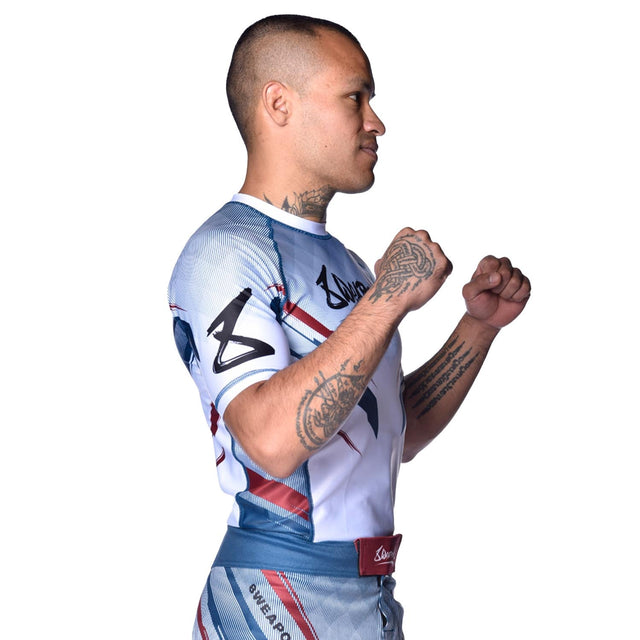8 WEAPONS Rashguard Shift – Weiß/Navy/Rot