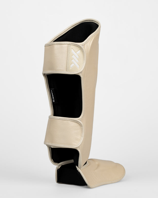 Caged Benskydd 'X' Series – Crème Vit