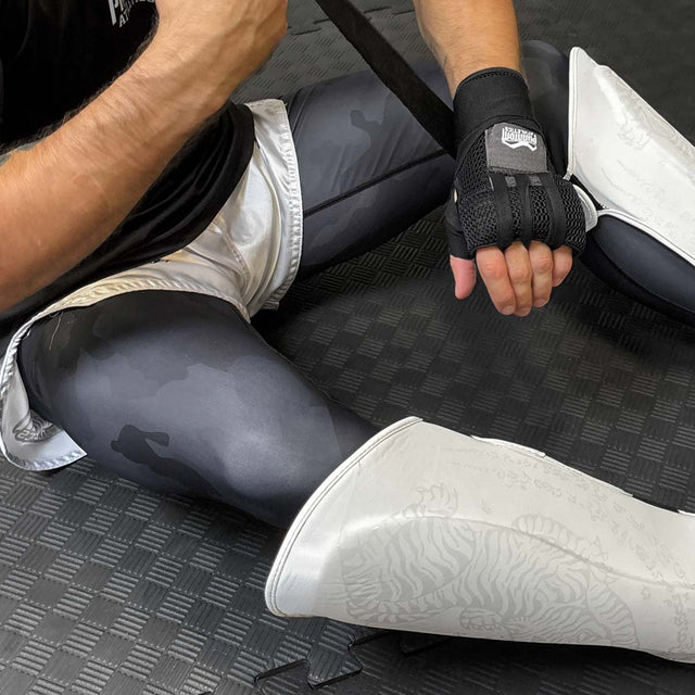 Tibiere Phantom Athletics Muay Thai – Alb Frost