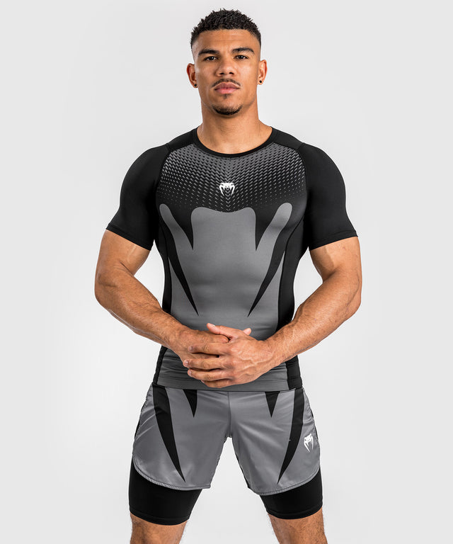 Rashguard Venum Attack Maniche Corte – Nero/Grigio