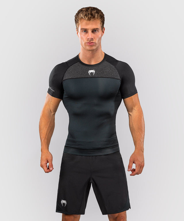 Rashguard Venum G-Fit Scale Mangas Curtas – Preto