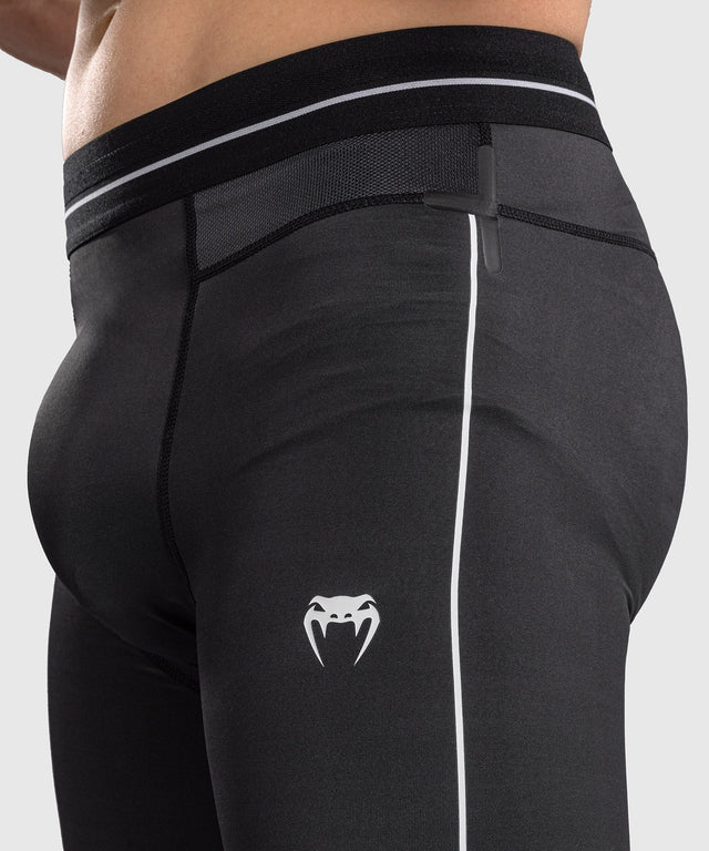 Pantaloncini a compressione Venum Stealth – Nero/Bianco