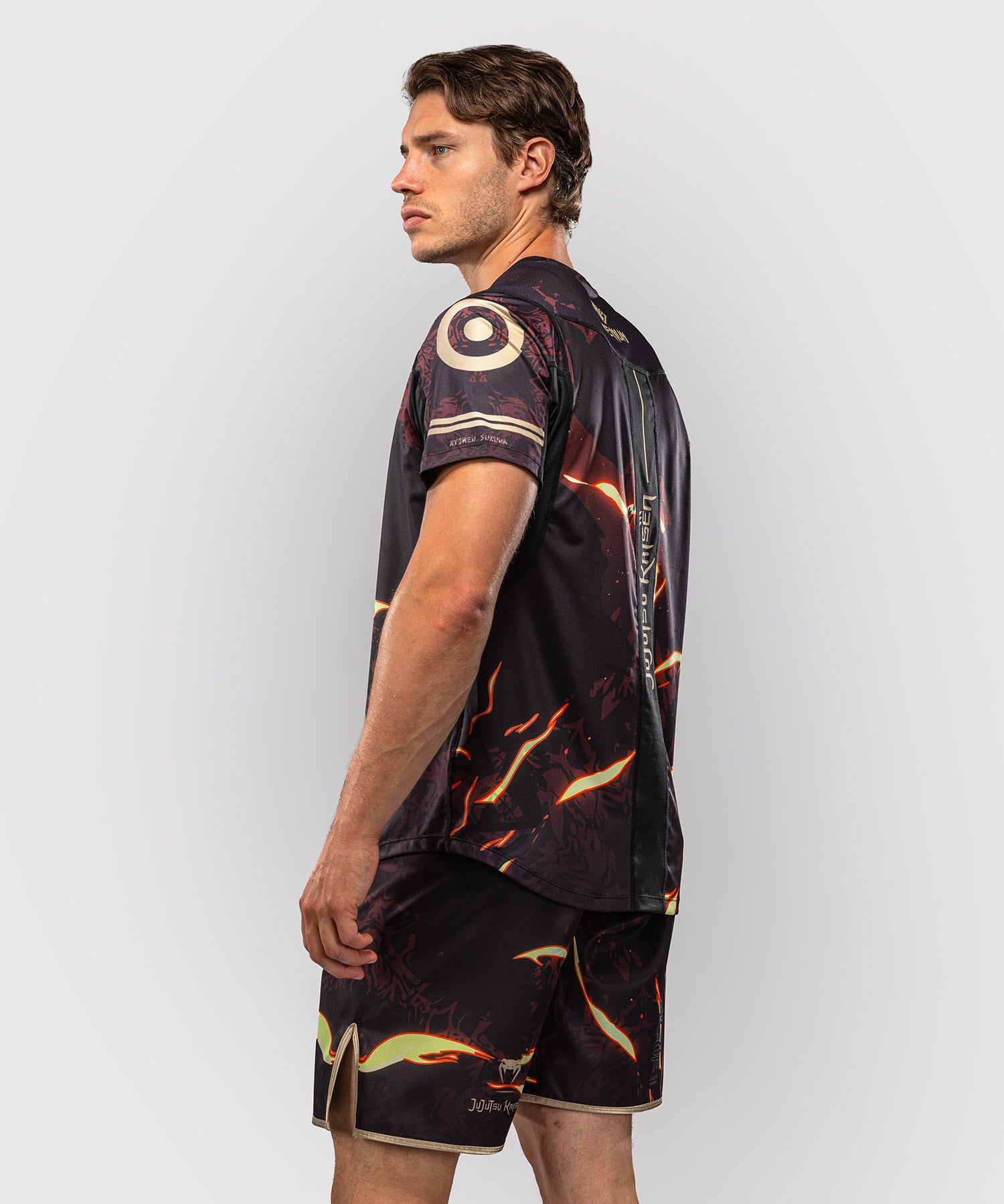 Venum T-Shirt x Jujutsu Kaisen Sukuna – Schwarz/Hellbeige