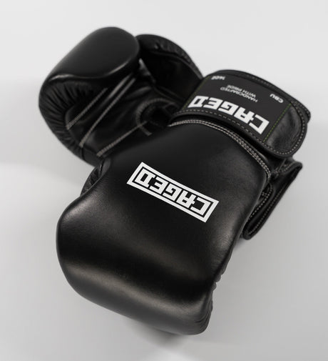 Mănuși de box Caged X Series – Negru/Alb