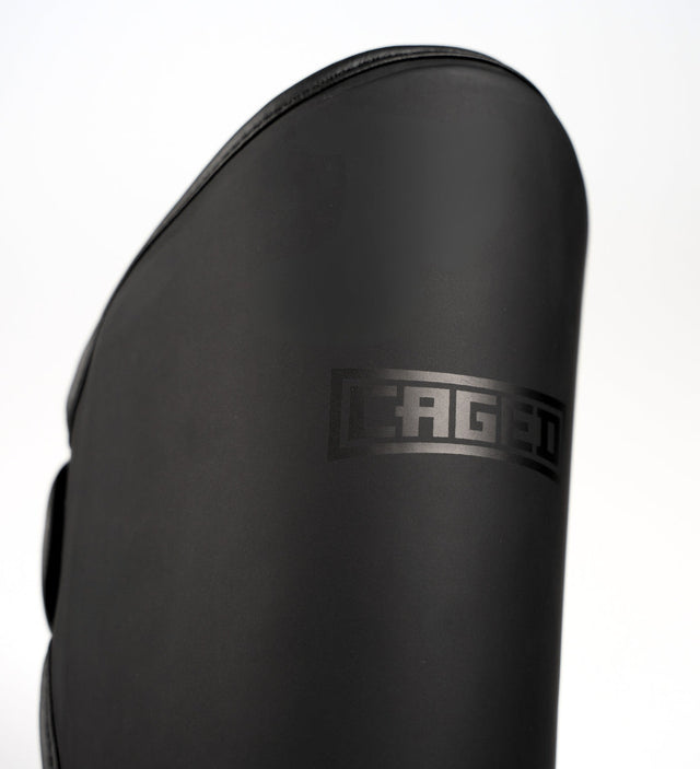 Espinilleras Caged Kickboks Shadow – Negro/Negro