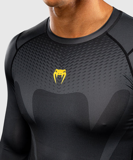 Rashguard Venum Attack Manga Larga - Negro/Oro