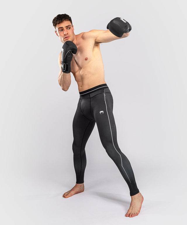 Pantaloncini a compressione Venum Stealth – Nero/Bianco
