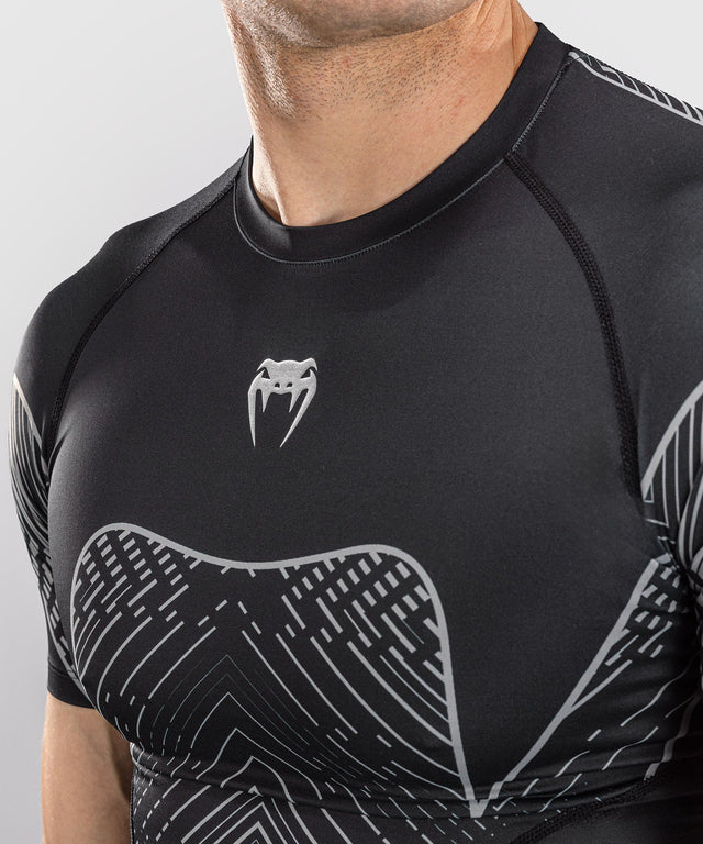 Rashguard Venum Midnight Fury Mangas Curtas – Preto/Cinzento/Prata
