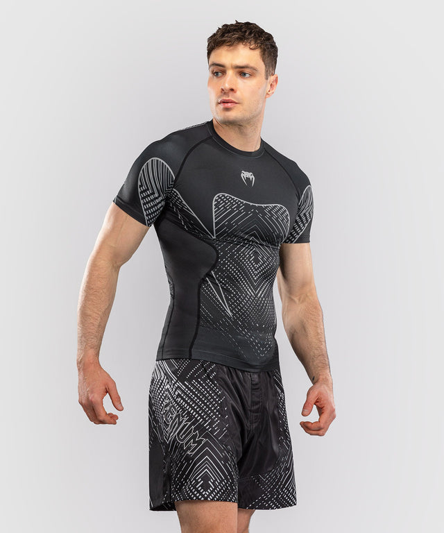 Rashguard Venum Midnight Fury Mangas Curtas – Preto/Cinzento/Prata