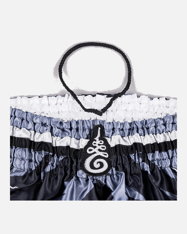8 WEAPONS Muay Thai shorts 8 Ways Yant – Sort/Sølv
