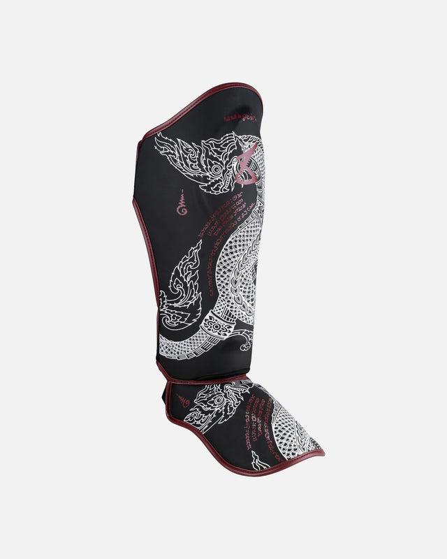 8 WEAPONS Schienbeinschoner Sak Yant Naga – Schwarz/Bordeaux