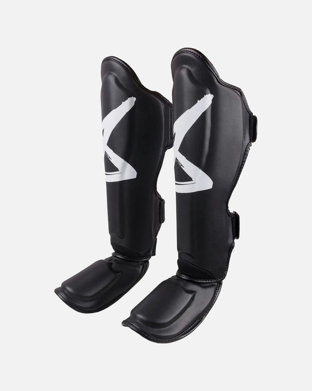 8 WEAPONS Skinnebensbeskyttere BIG 8 Premium – Sort
