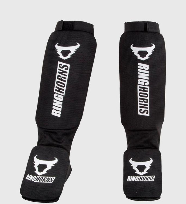 Caneleiras Ringhorns Kontact Kickboxing – Preto/Branco – Caneleiras