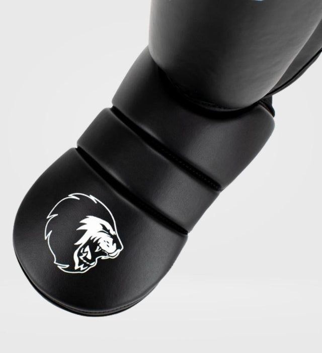 Caneleiras de kickboxing Super Pro Protector – Preto/Branco – Caneleiras