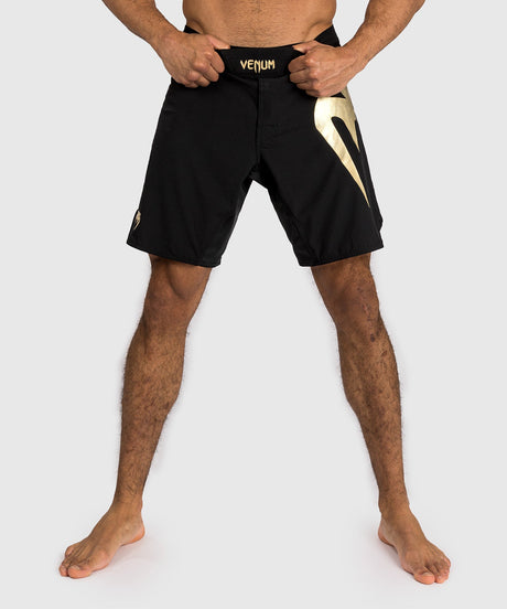 Venum Light 5.0 MMA-Shorts – Schwarz/Gold Vorderseite