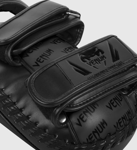 Venum Thai Pads Light – Black – Kick & punch pads